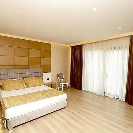 Oxford 4* Tirana